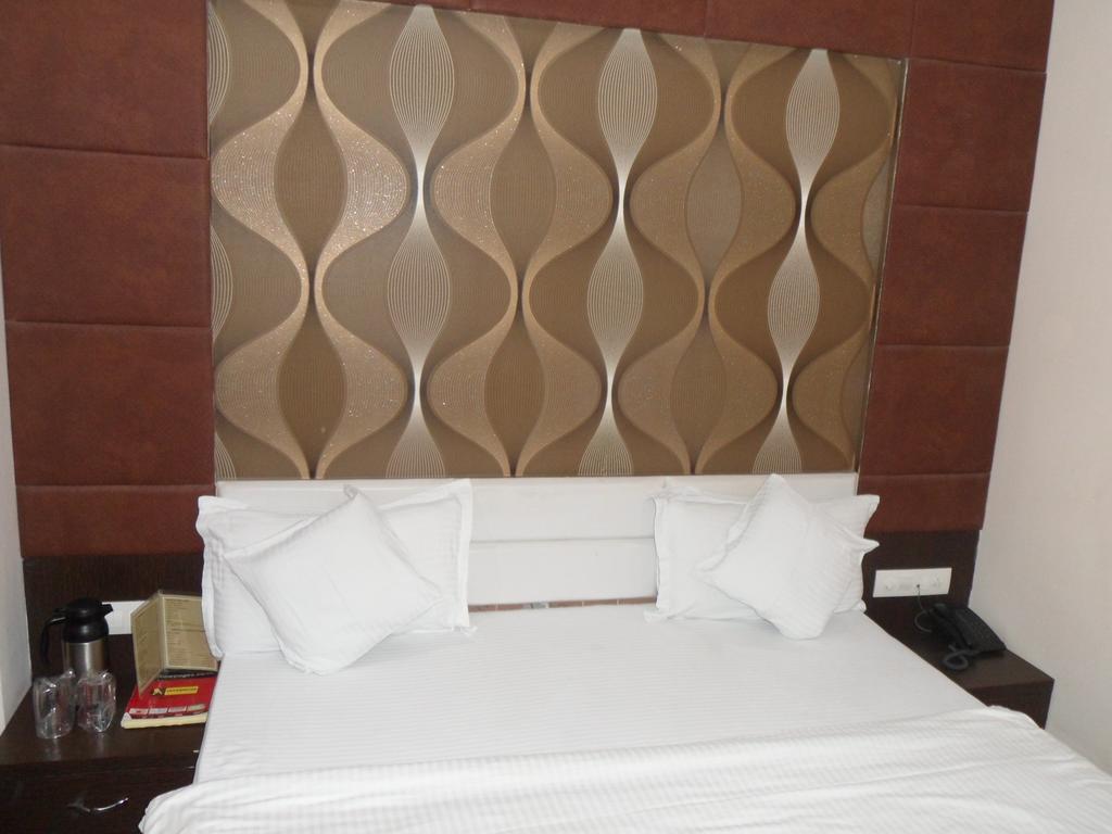 Hotel Silver Plaza Ahmadabad Pokój zdjęcie