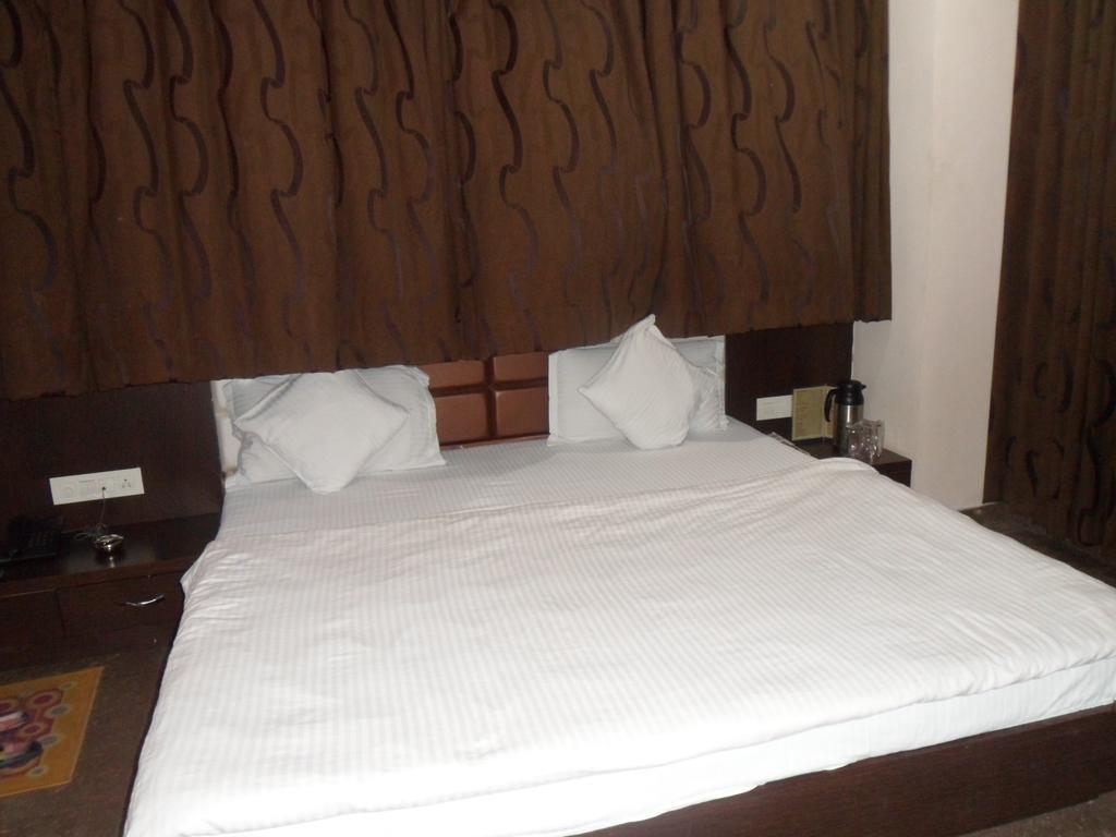 Hotel Silver Plaza Ahmadabad Pokój zdjęcie