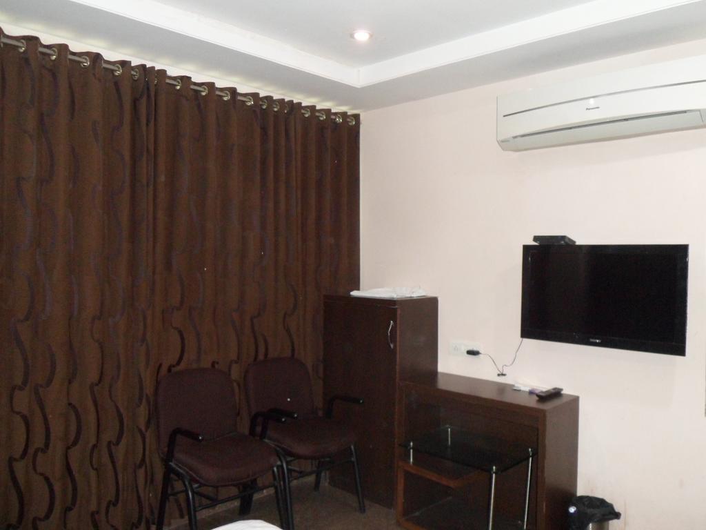 Hotel Silver Plaza Ahmadabad Pokój zdjęcie